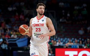 鲁迪：我不惊讶申京的优异表现 他像高大控卫打球很聪明